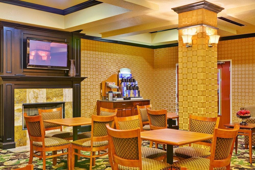 Holiday Inn Express Mccomb By Ihg Dış mekan fotoğraf