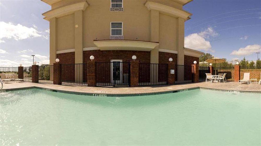 Holiday Inn Express Mccomb By Ihg Dış mekan fotoğraf