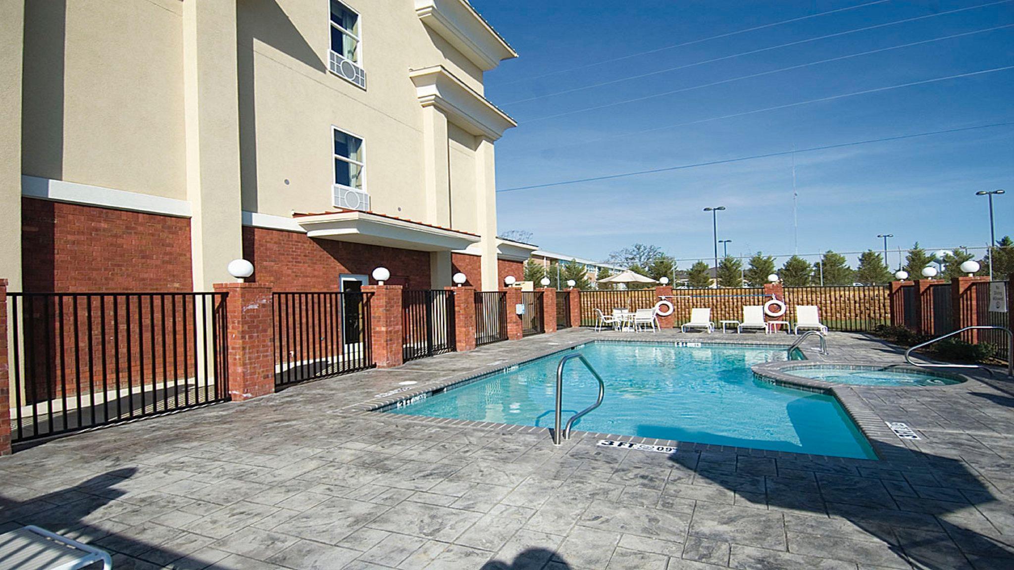 Holiday Inn Express Mccomb By Ihg Dış mekan fotoğraf